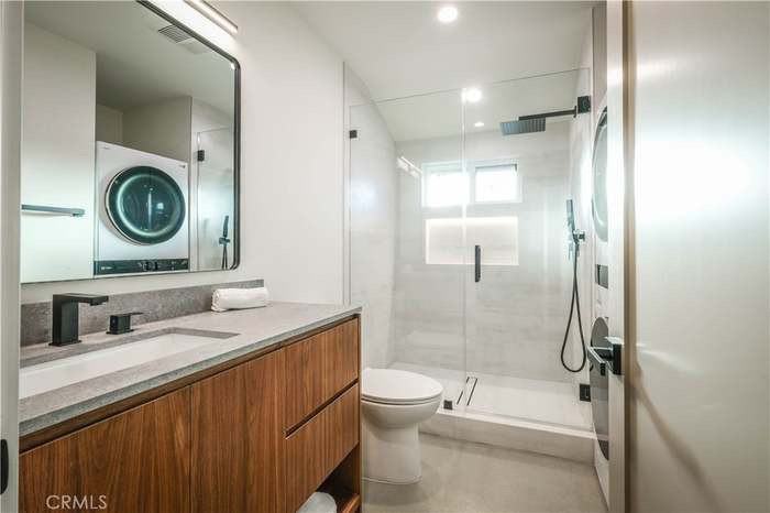 18850 Collins St - Photo 3 of 4