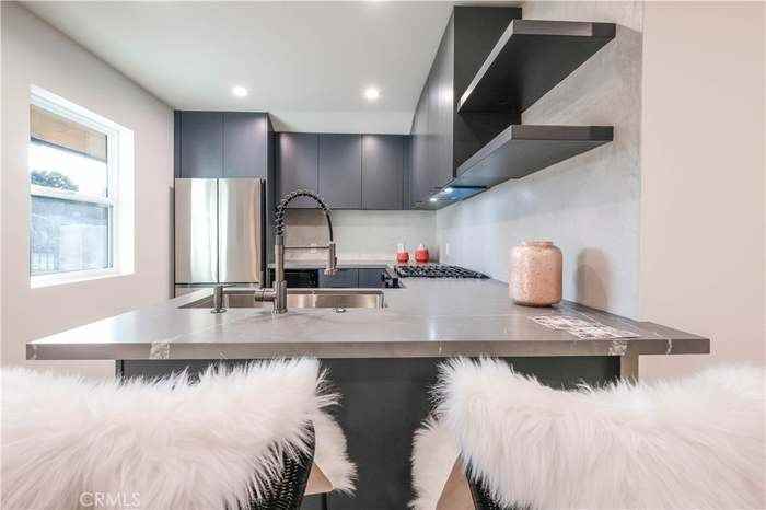 18850 Collins St - Photo 4 of 4