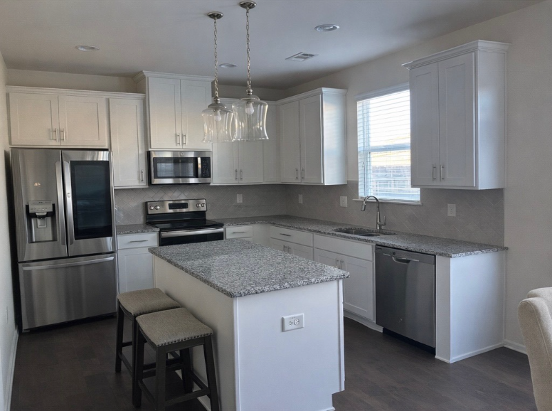 2402 Fitts Dr - Photo 5 of 20