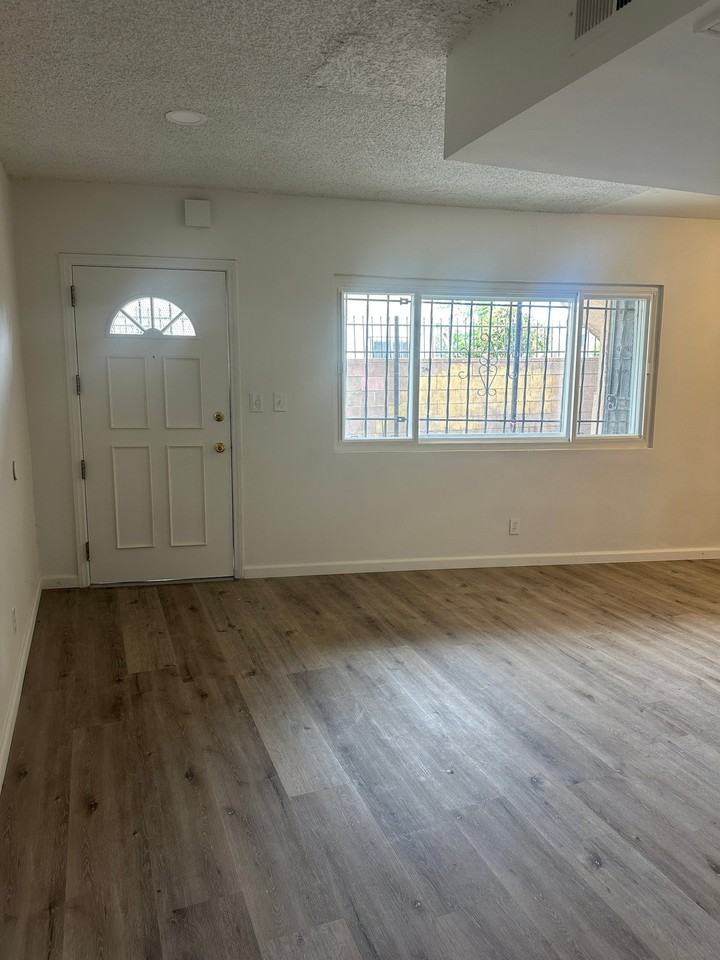 1317 W 97th St #1 - Photo 2 of 19