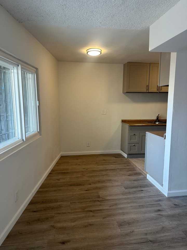 1317 W 97th St #1 - Photo 3 of 19