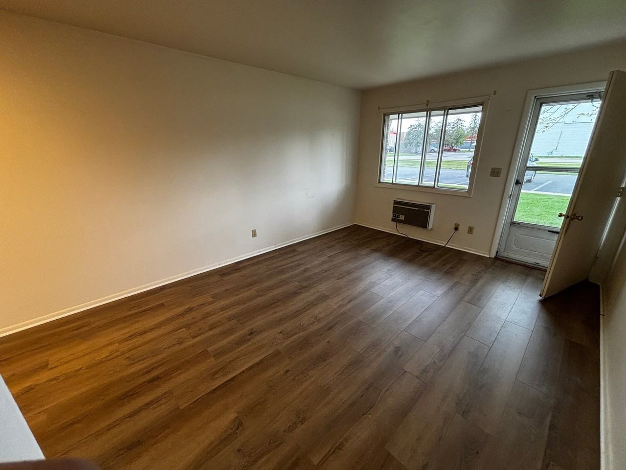 23 Diplomat Dr #23 - Photo 4 of 10