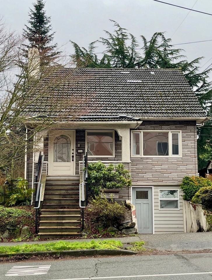551 Ne 65th St - Photo 2 of 11