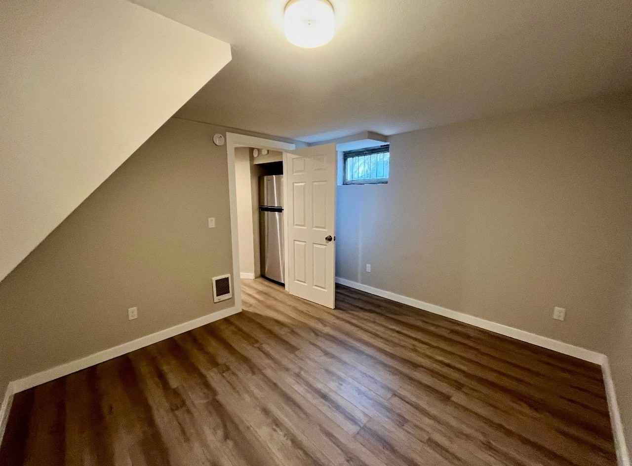 551 Ne 65th St - Photo 5 of 11