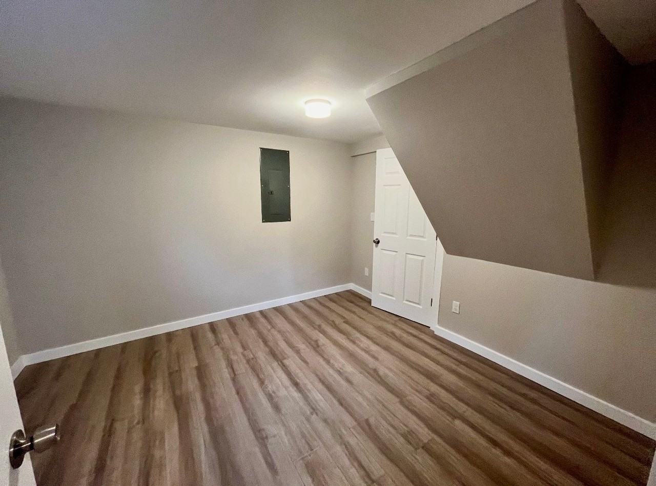 551 Ne 65th St - Photo 6 of 11