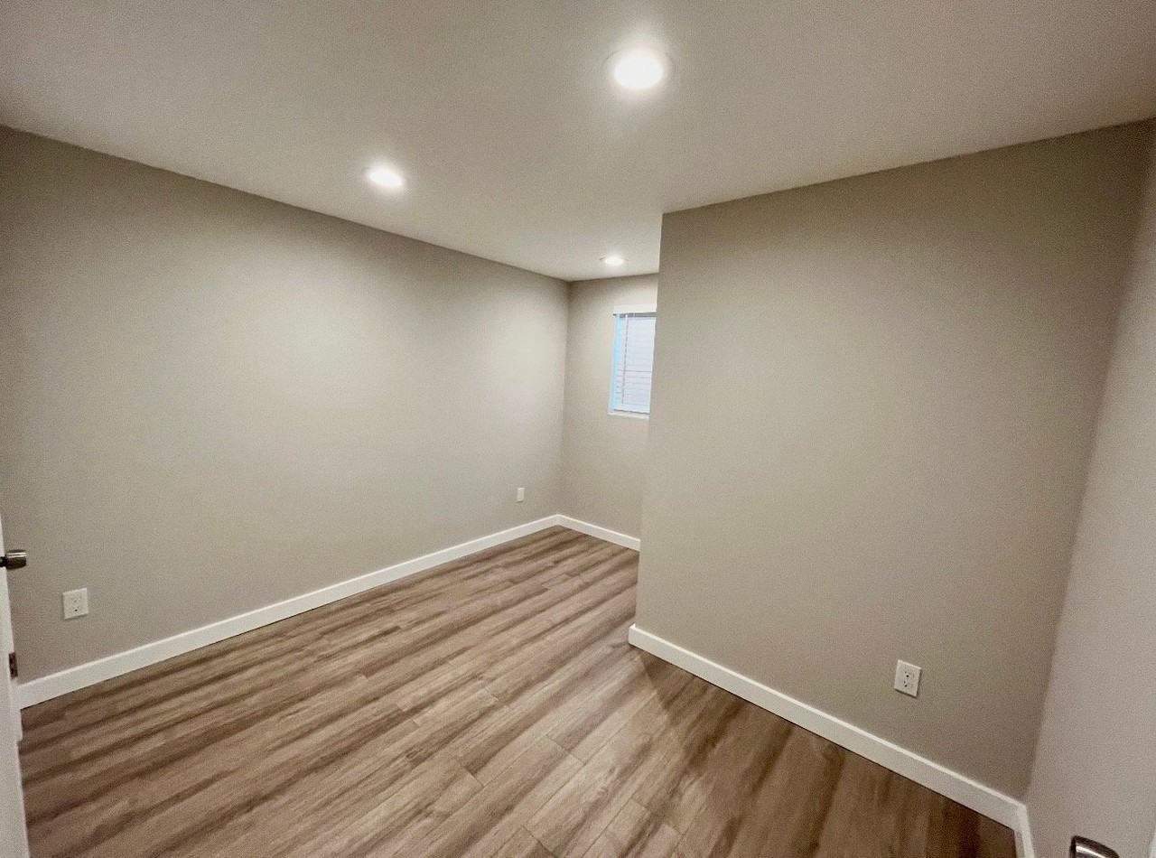 551 Ne 65th St - Photo 7 of 11