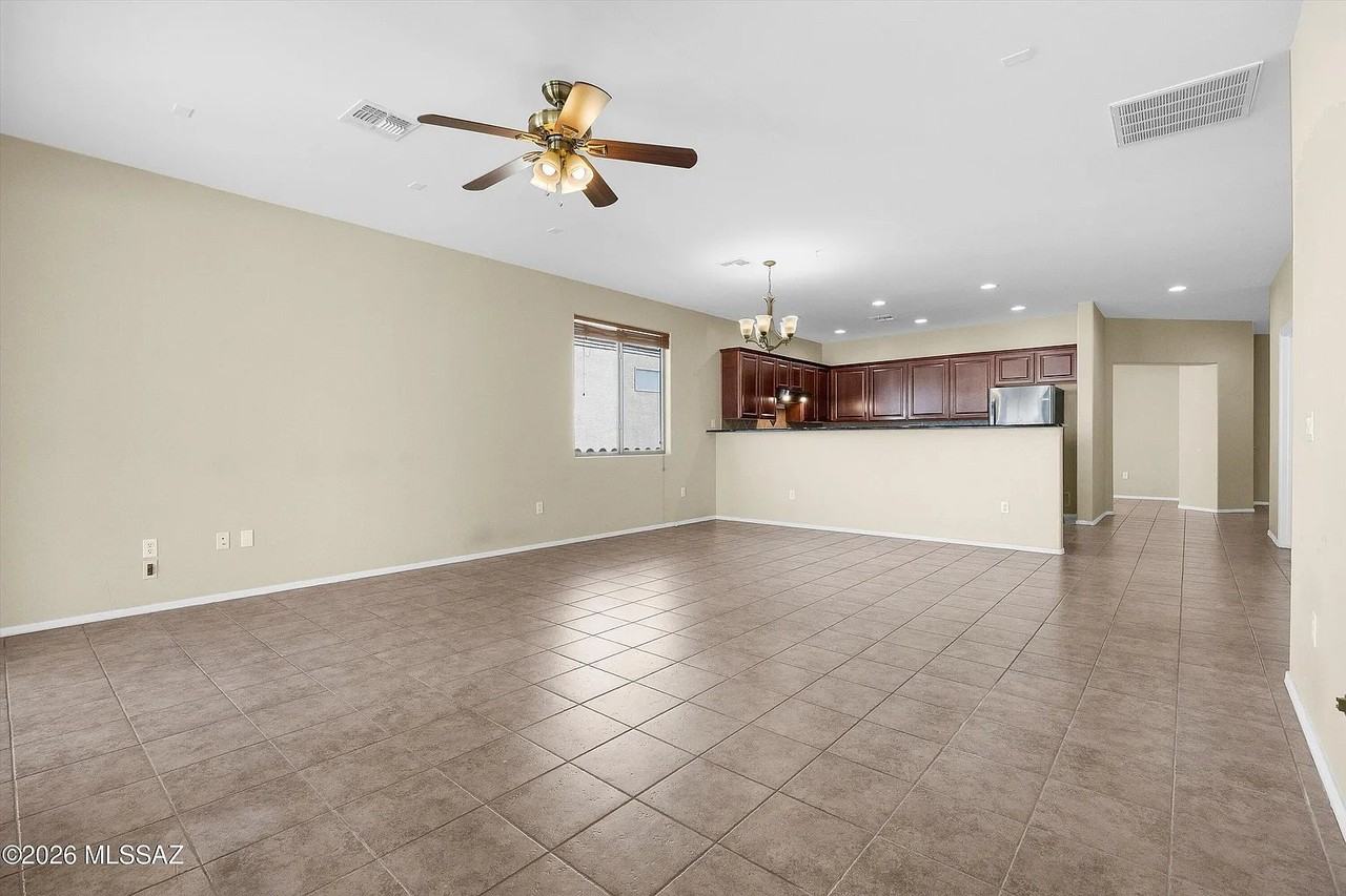2221 E Stone Stable Dr - Photo 6 of 20