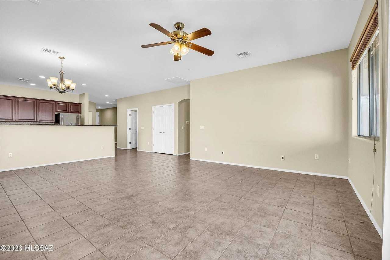 2221 E Stone Stable Dr - Photo 7 of 20