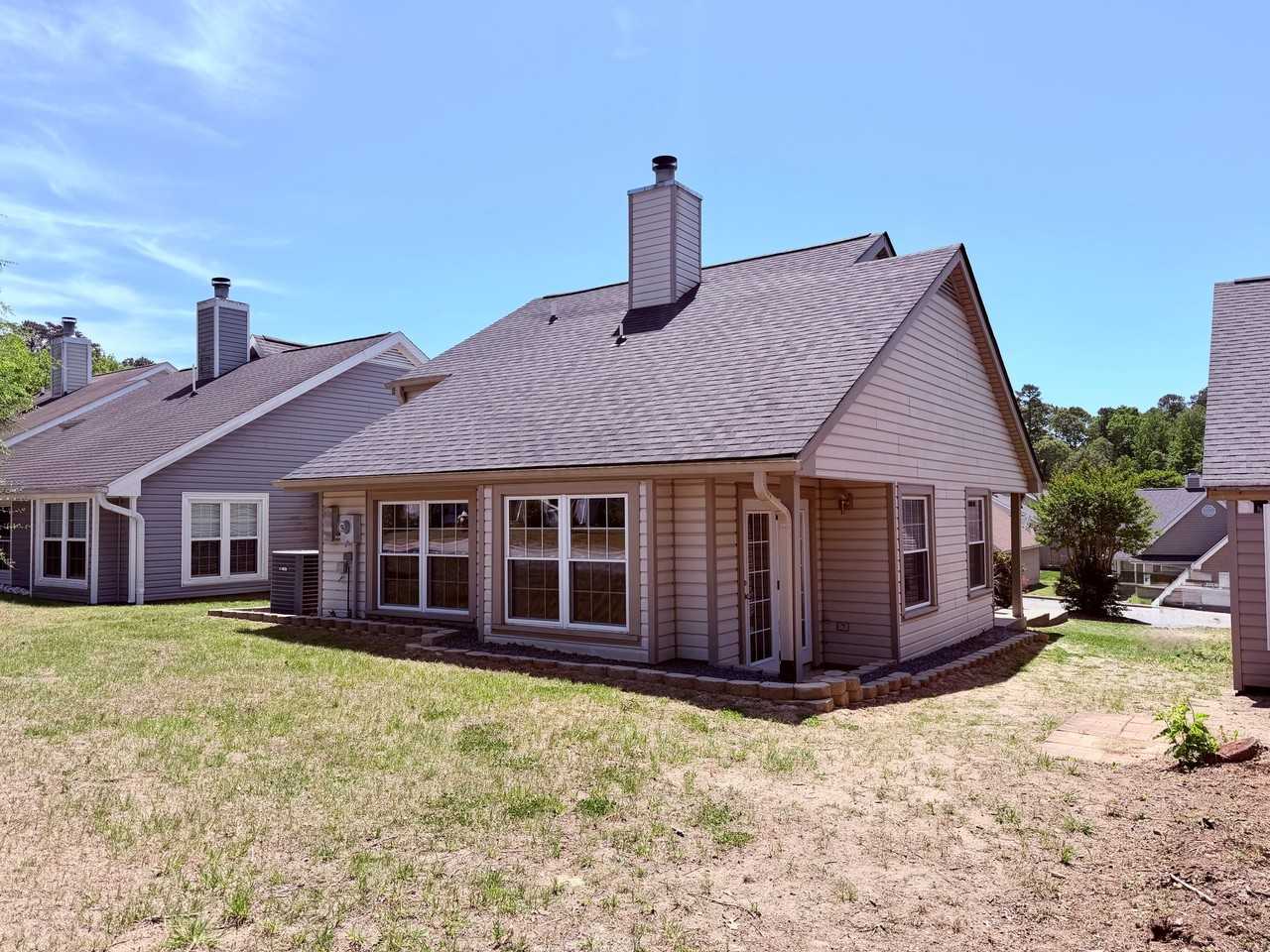 405 Amberly Dr - Photo 3 of 11