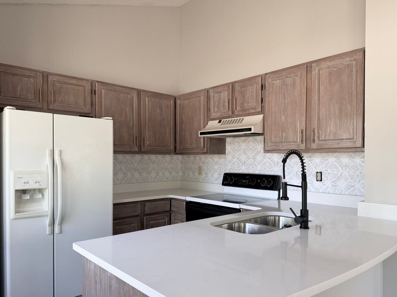 405 Amberly Dr - Photo 4 of 11