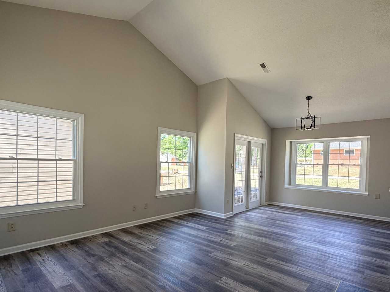 405 Amberly Dr - Photo 7 of 11