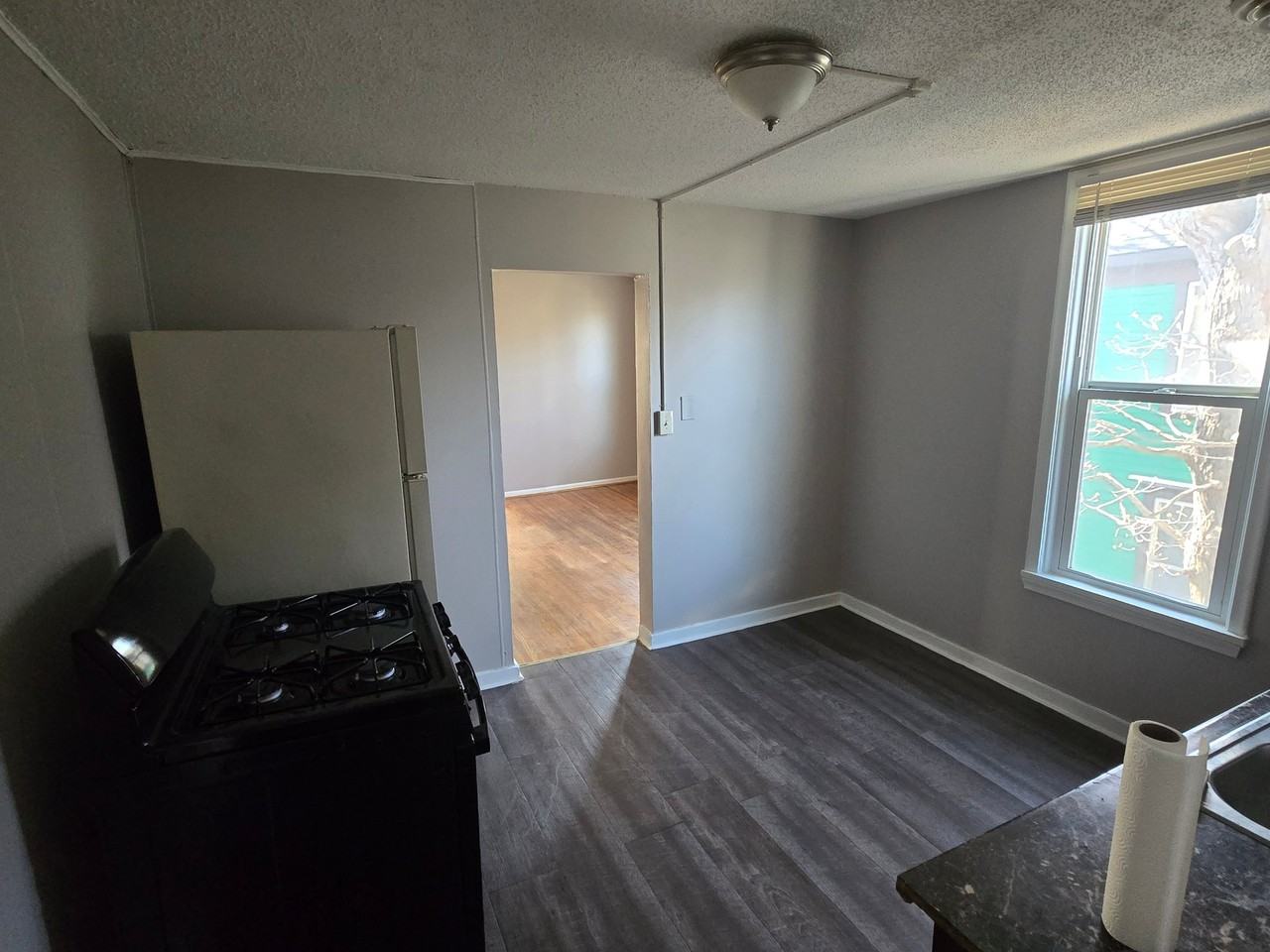 3105 Girard Ave N #2 - Photo 4 of 9