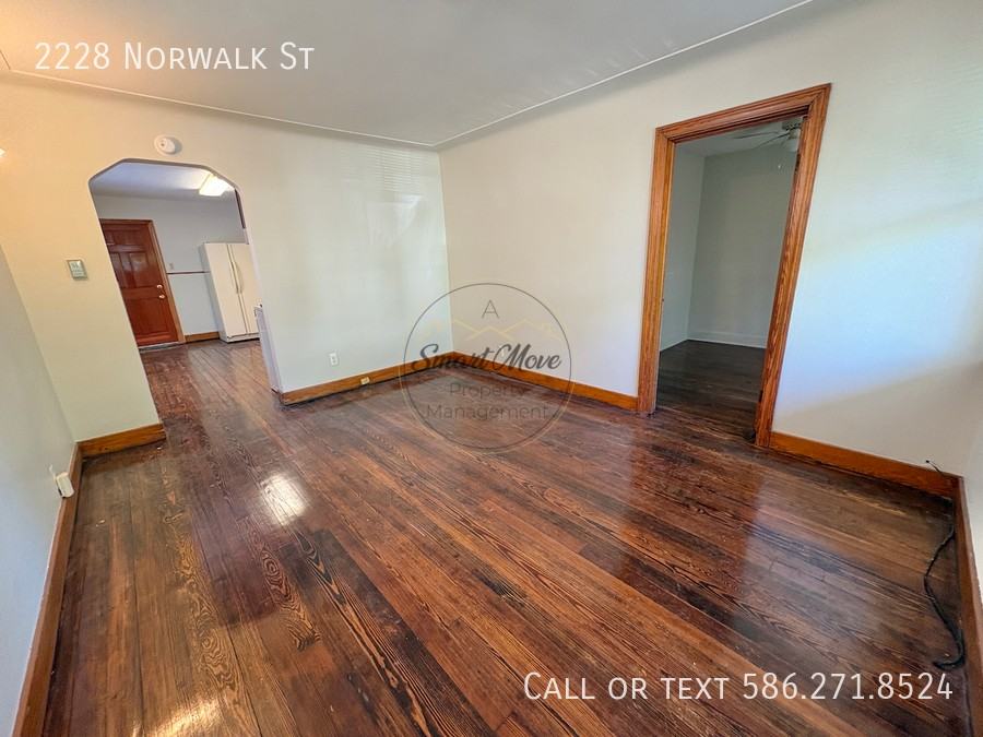 2228 Norwalk St - Photo 4 of 17