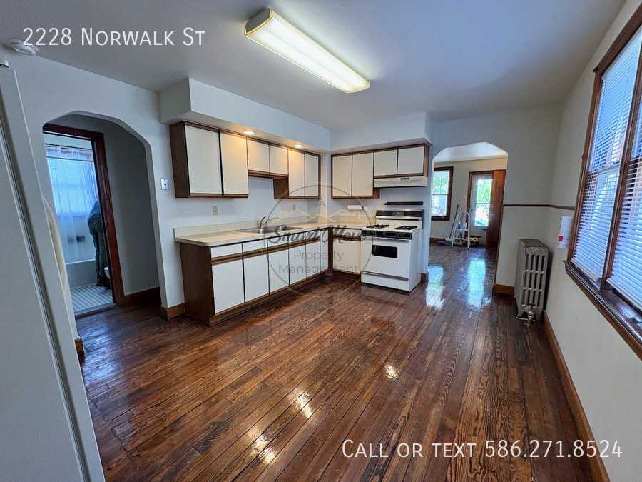 2228 Norwalk St - Photo 6 of 17