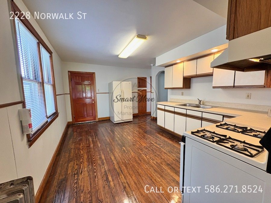 2228 Norwalk St - Photo 7 of 17