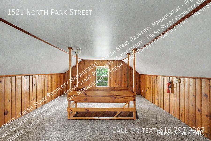 1521 N Park St - Photo 6 of 21