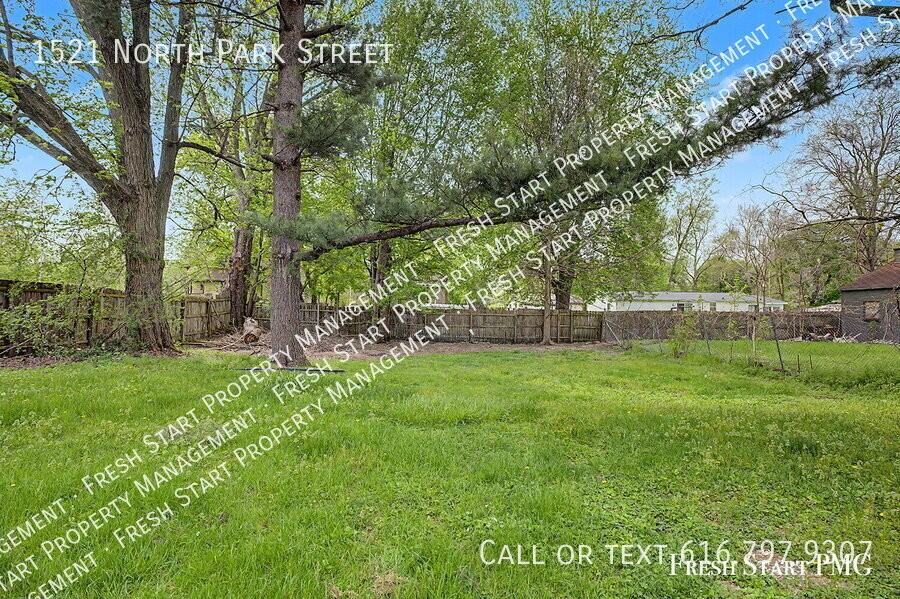 1521 N Park St - Photo 7 of 21