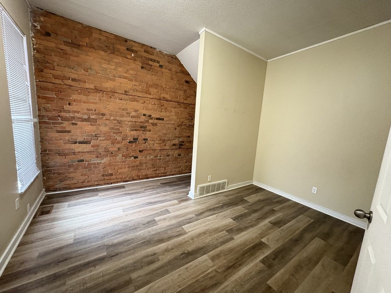 273 King William St #1 - Photo 6 of 7