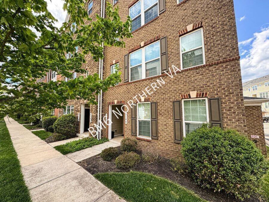 3190 Yeager Dr - Photo 2 of 33