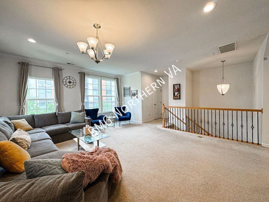 3190 Yeager Dr - Photo 3 of 33