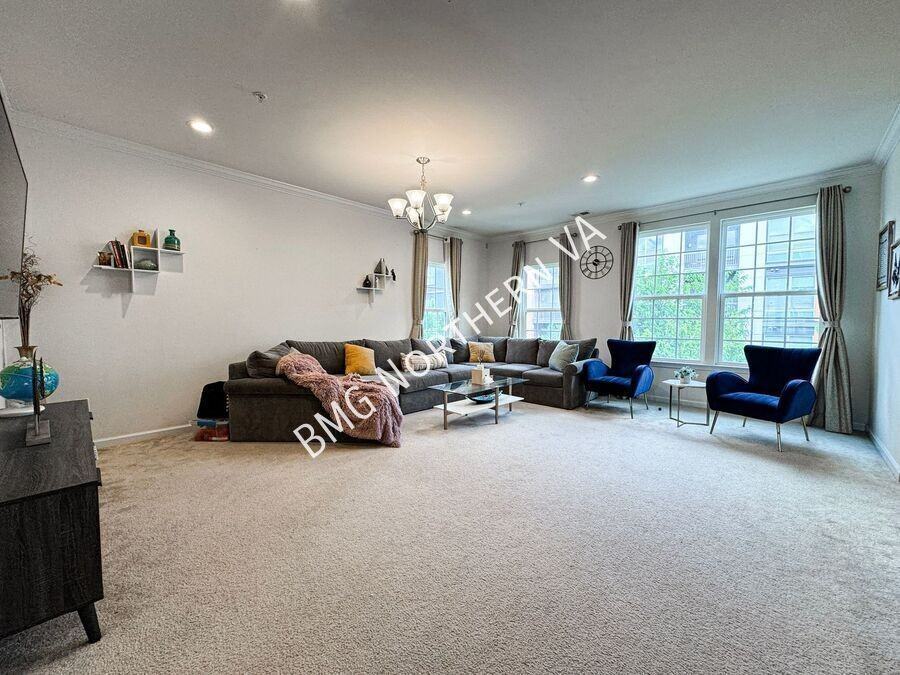 3190 Yeager Dr - Photo 4 of 33