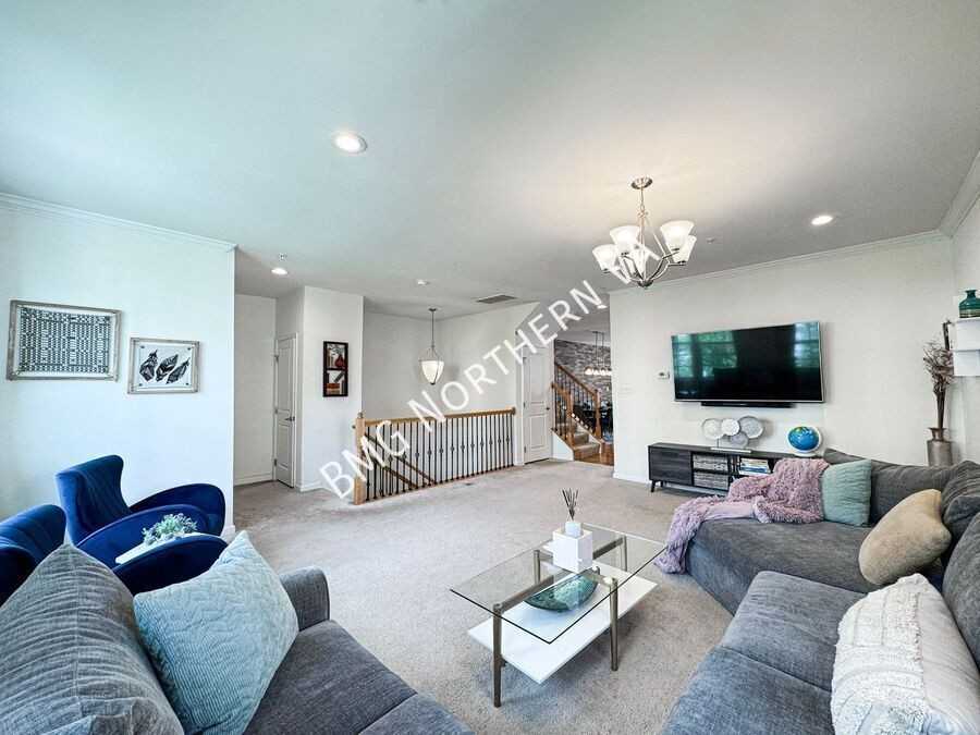 3190 Yeager Dr - Photo 5 of 33