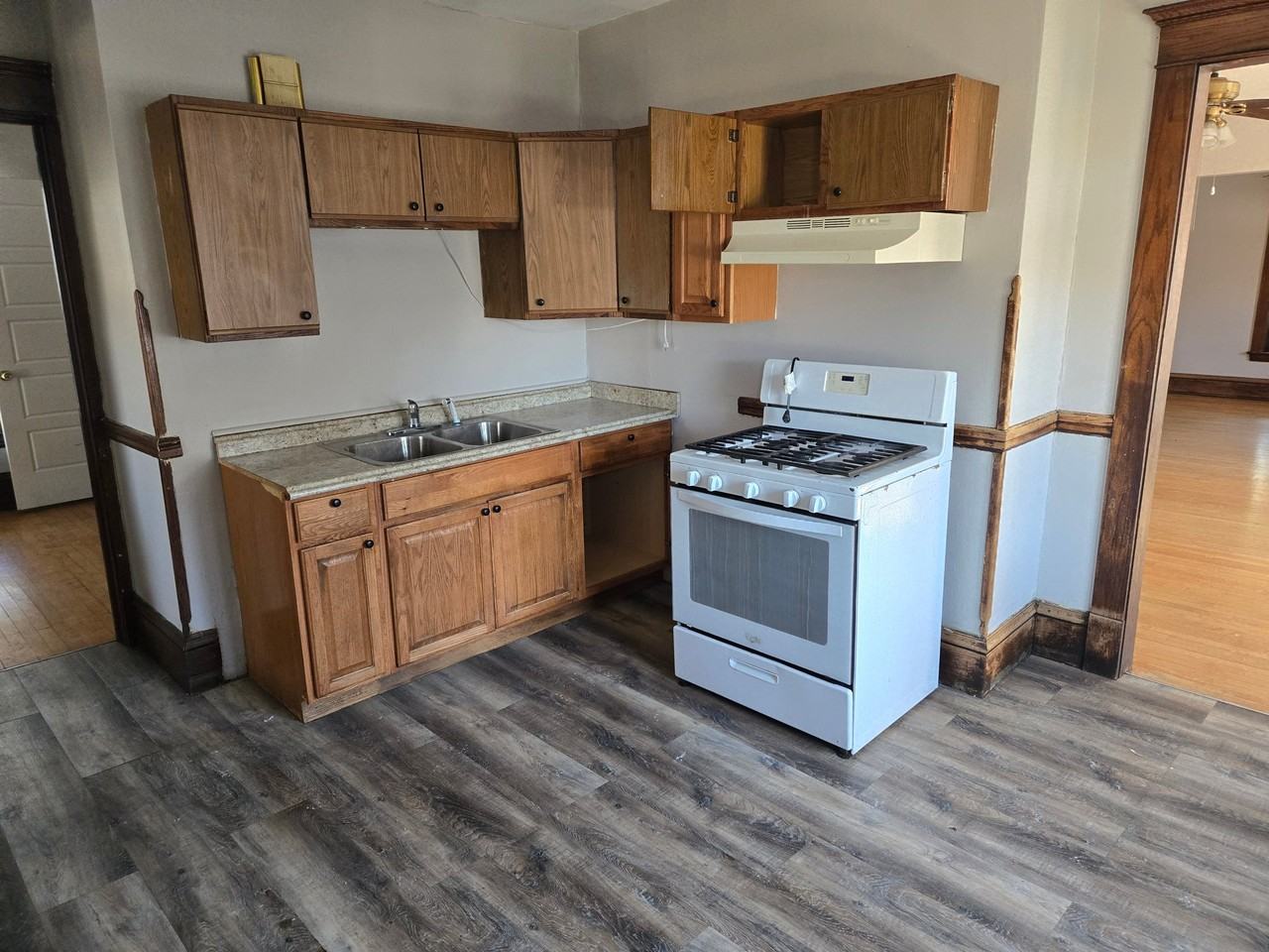 2937 Fremont Ave N - Photo 4 of 9