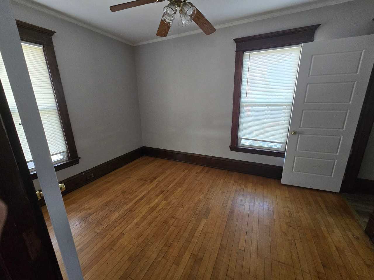 2937 Fremont Ave N - Photo 5 of 9