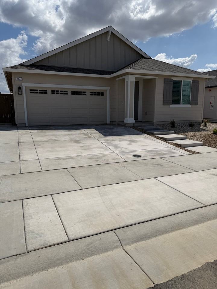 2777 Compile Way - Photo 2 of 28
