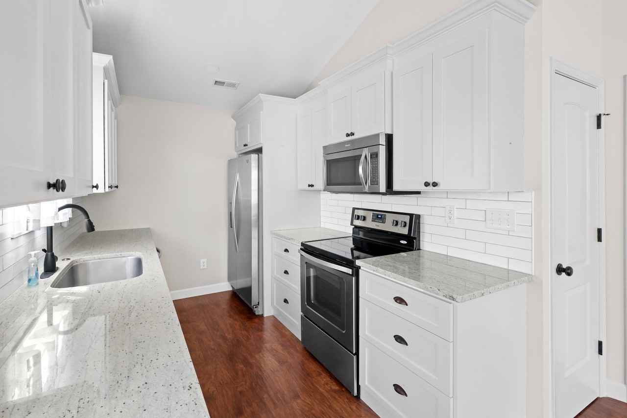 303 Southcreek Dr - Photo 4 of 10