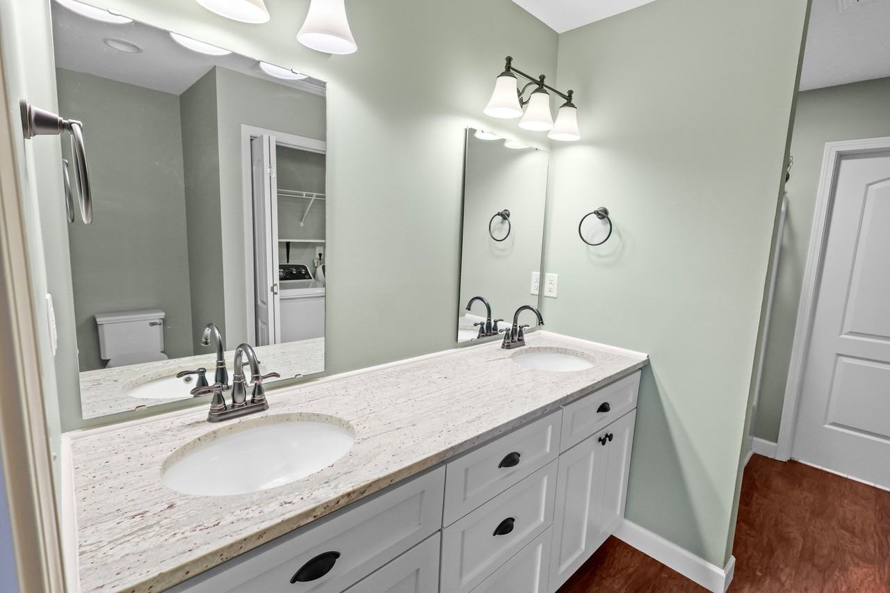 303 Southcreek Dr - Photo 5 of 10