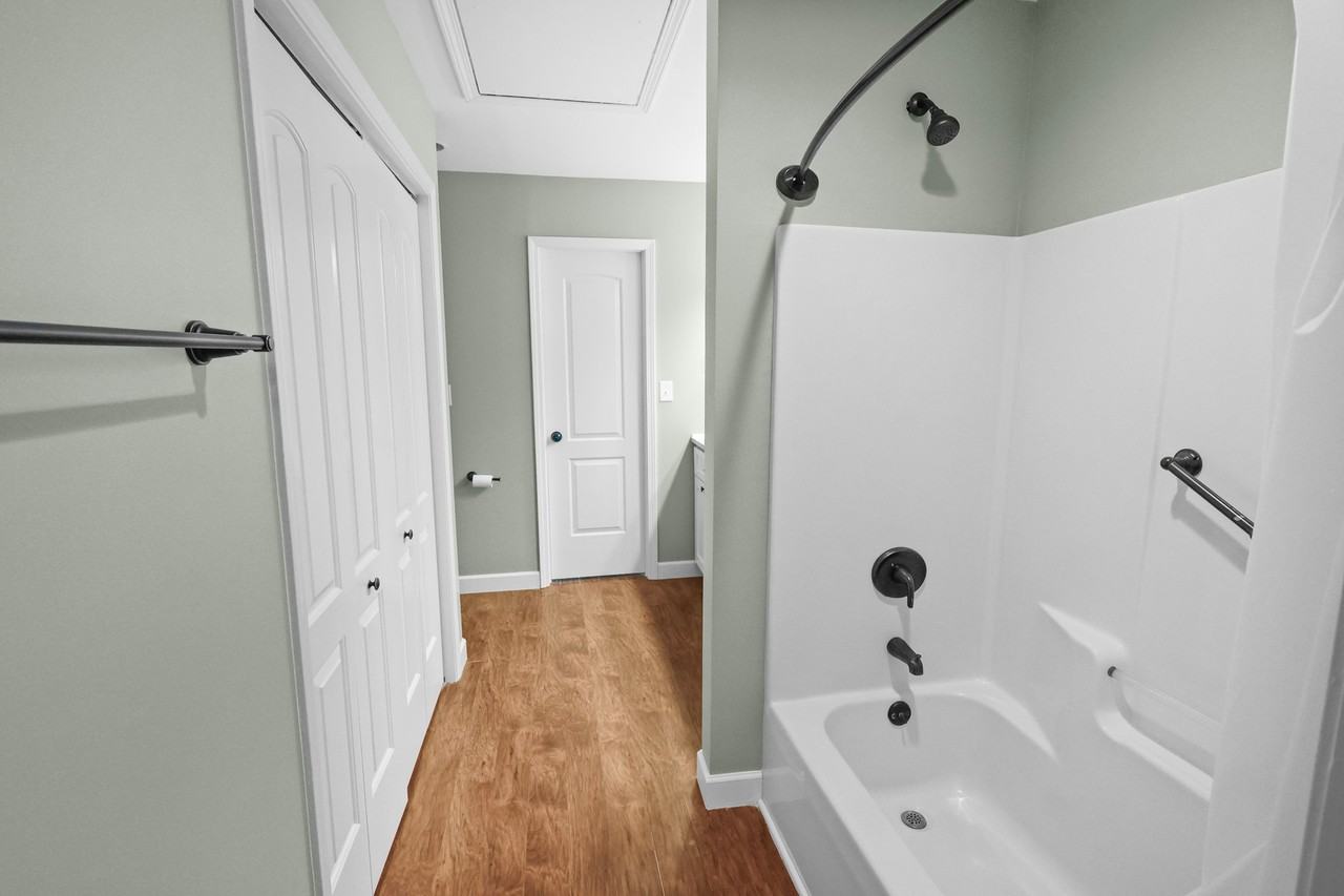 303 Southcreek Dr - Photo 6 of 10