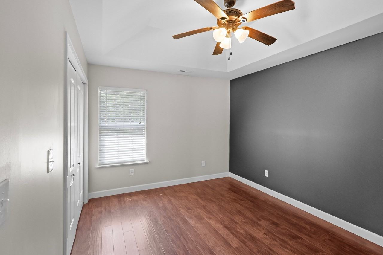 303 Southcreek Dr - Photo 7 of 10