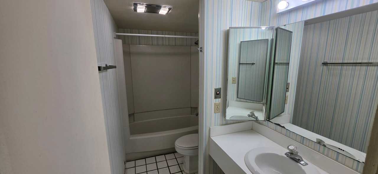 4036 Abbey Ct #B - Photo 3 of 7