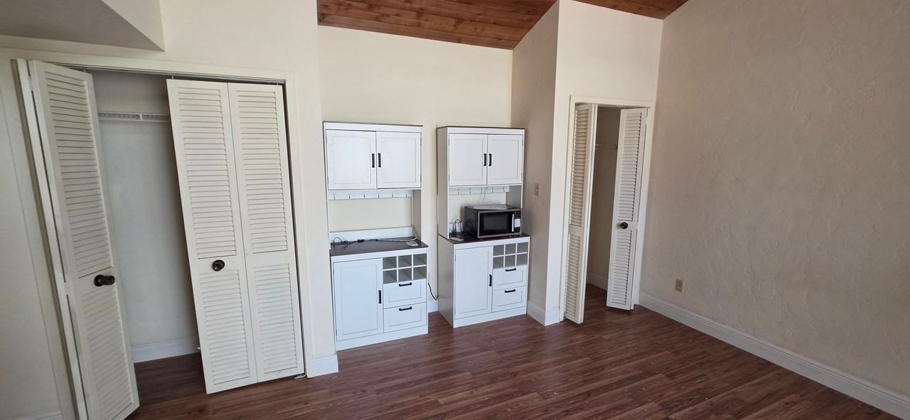 4036 Abbey Ct #B - Photo 4 of 7