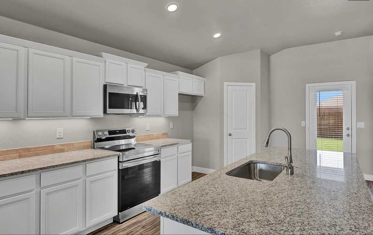 13712 Avenue S - Photo 5 of 20