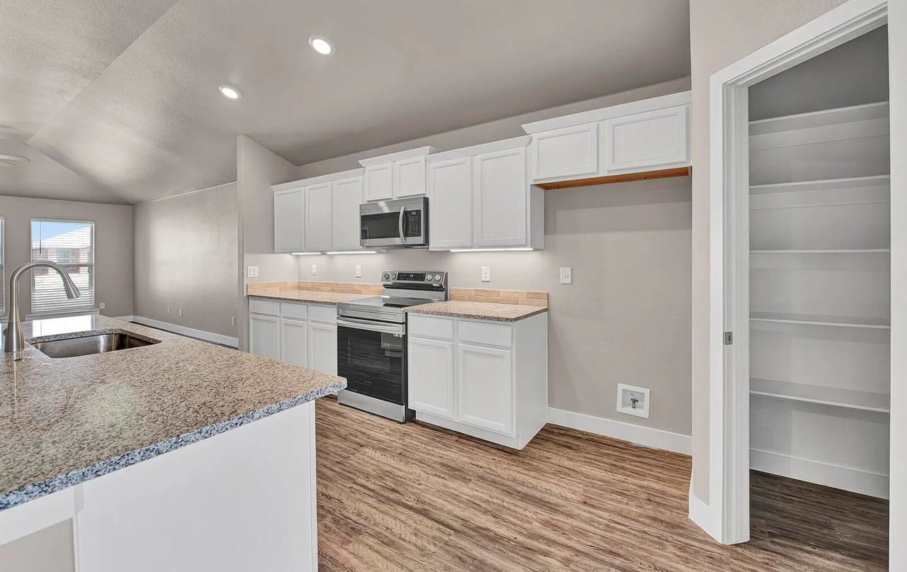 13712 Avenue S - Photo 6 of 20