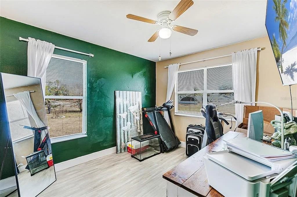 323 Greenwood Ave - Photo 3 of 17