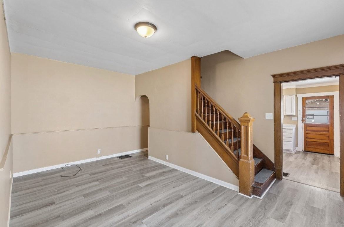 3725 Lincoln Ave - Photo 2 of 9