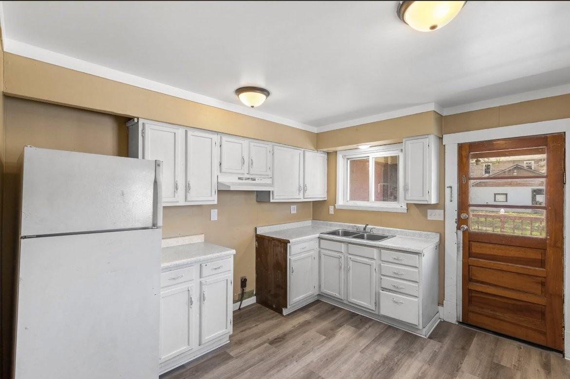 3725 Lincoln Ave - Photo 4 of 9