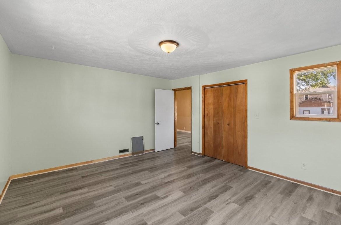 3725 Lincoln Ave - Photo 5 of 9