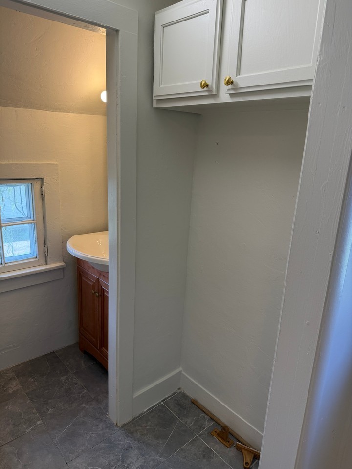 315 N Maple St #2UPSTAIRS - Photo 4 of 11