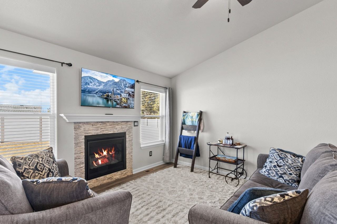 1202 Phipps Ave - Photo 4 of 20