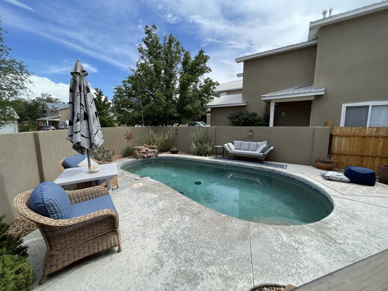 1531 Phoenix Ave Nw - Photo 2 of 2