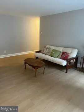 3915 Lyndhurst Dr - Photo 3 of 15
