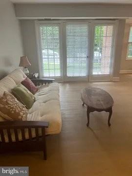 3915 Lyndhurst Dr - Photo 4 of 15