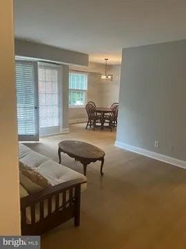 3915 Lyndhurst Dr - Photo 5 of 15
