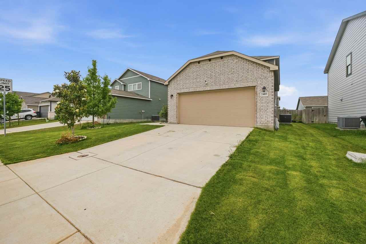 2405 Ayers Dr - Photo 2 of 13