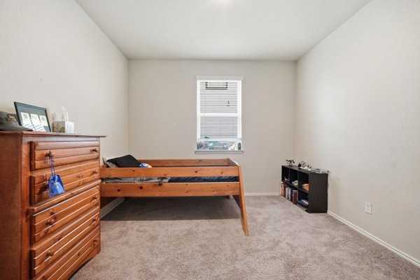 2405 Ayers Dr - Photo 6 of 13