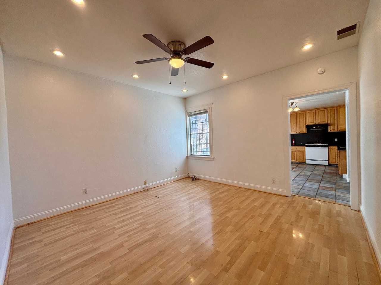 1941 Chestnut St - Photo 3 of 19